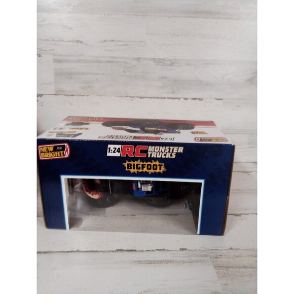 Bigfoot Radio Control 1:24th Scale 4x4x4 New In box - Picture 6 of 13